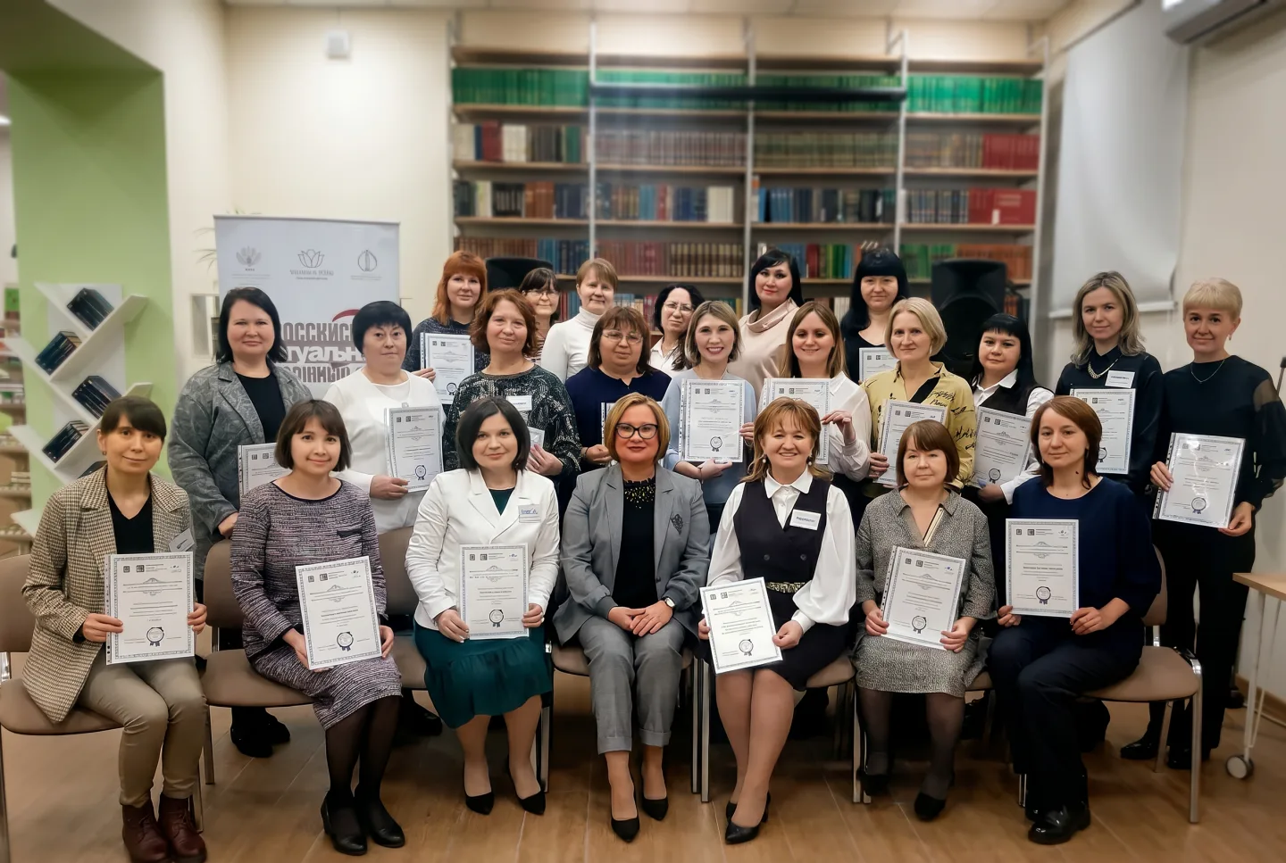 Выпускники МАБК с дипломами